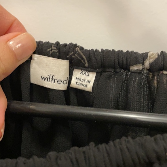 Off the shoulder ARITZIA shirt - Picture 5 of 5